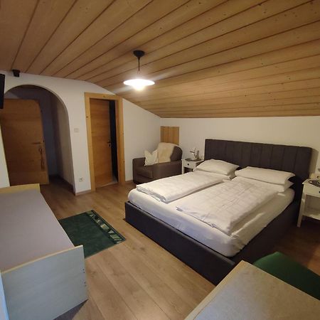 Garni Hattlerhof B&B Brunico Exterior foto
