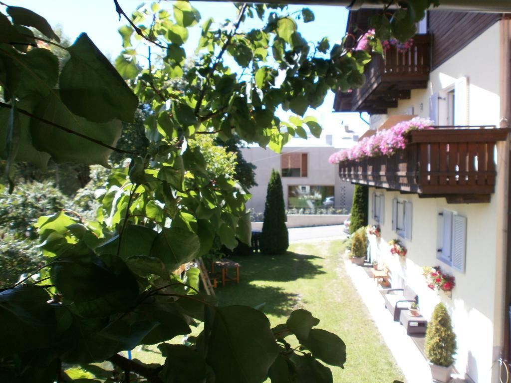 Garni Hattlerhof B&B Brunico Exterior foto